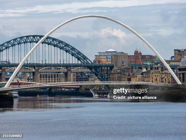 May 2024, Great Britain, Newcastle upon Tyne: View of the Gateshead Millennium Bridge and Tyne Bridge in the city center of Newcastle upon Tyne in...