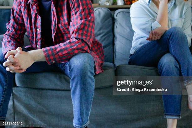 relationship problems - ignorieren stock-fotos und bilder