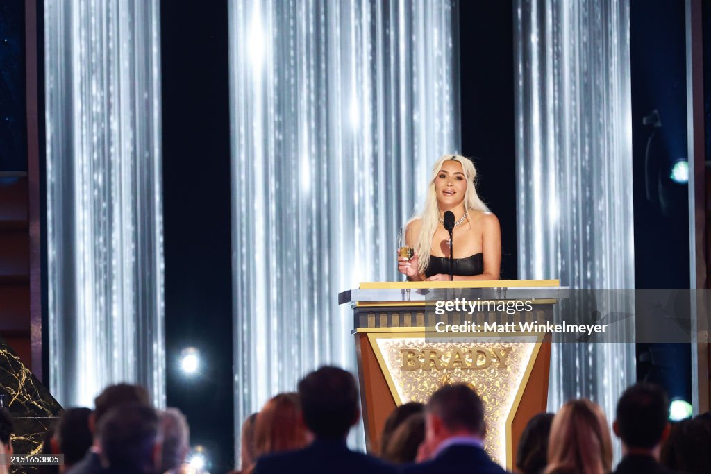 Netflix Is A Joke Festival: G.R.O.A.T The Greatest Roast Of All Time - Tom Brady