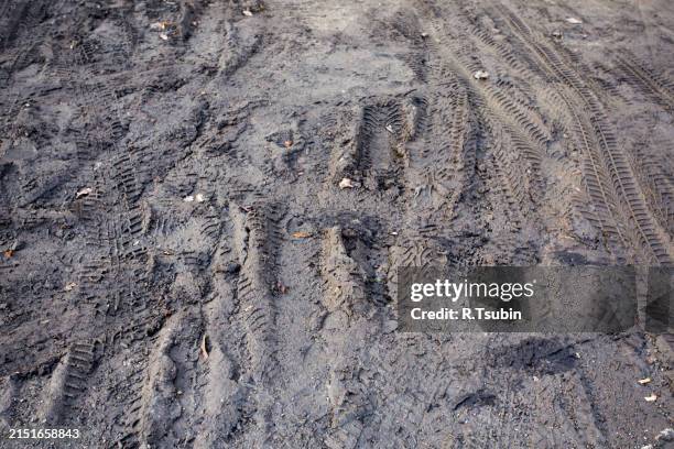 mud dirt track background - mud truck stock pictures, royalty-free photos & images