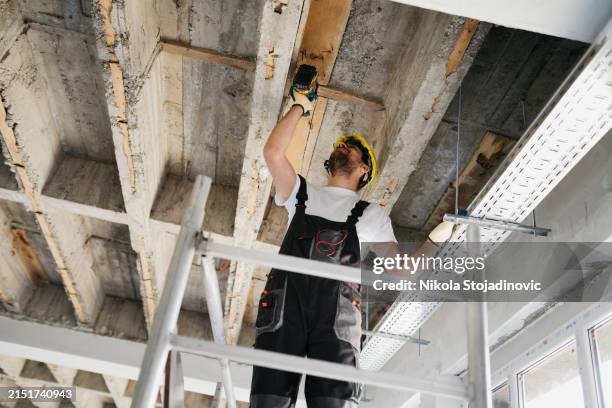 Scaffold Guys Ropes Rope Scaffolding Photos and Premium High Res Pictures - Getty Images