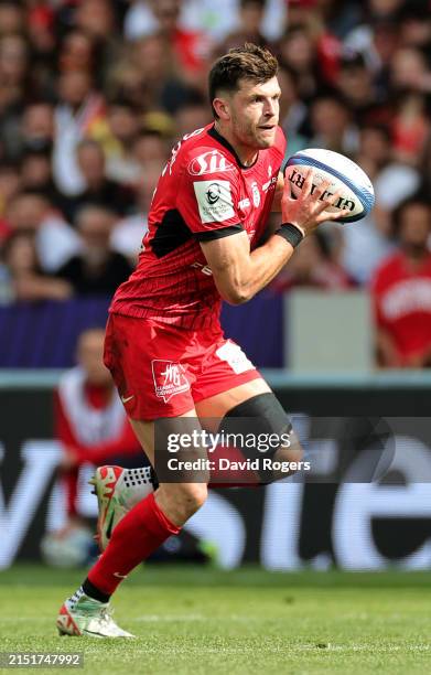 Blair Kinghorn of Toulouse runs with the bal lduring the Investec Champions Cup Semi Final match between Stade Toulousain and Harlequins at Le...