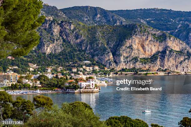 beaulieu-sur-mer from cap ferrat - riviera francesa imagens e fotografias de stock