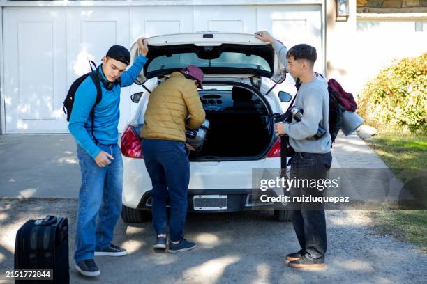 People Loading Luggage 42 Laughing Friends Loading Luggage Into Car Stock Photos, High-Res ...