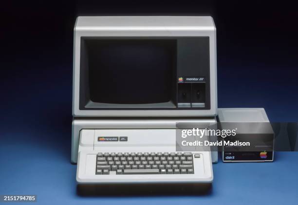 Apple Computer System 1983 276 Pc 1983 Stock Photos, High-Res Pictures, and Images - Getty Images
