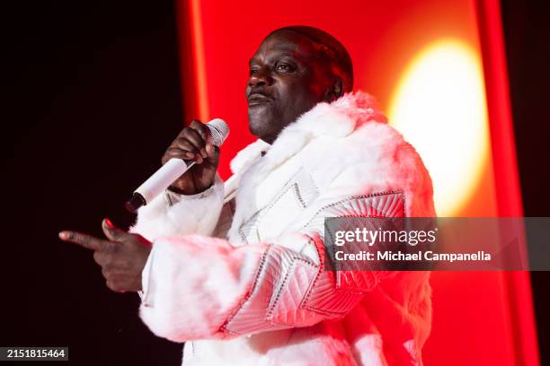 Akon Rapper Concert 33 Akon Tour Uk Stock Photos, High-Res Pictures, and Images - Getty Images