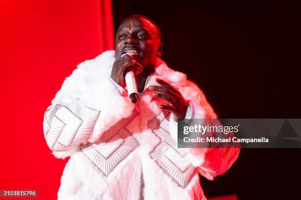 Akon Rapper Concert 33 Akon Tour Uk Stock Photos, High-Res Pictures, and Images - Getty Images