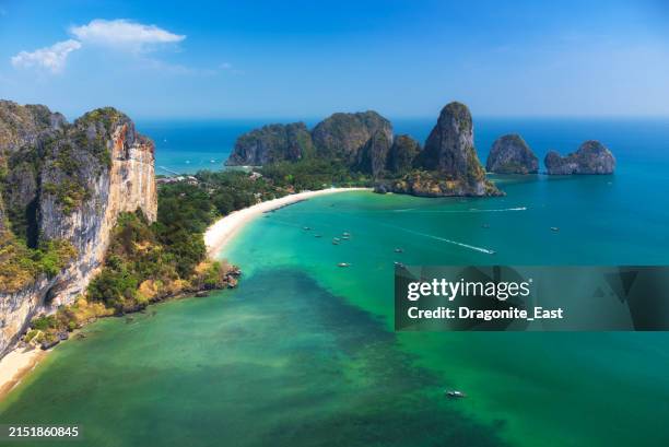 railay beach, krabi, thaïlande - océan indien photos et images de collection