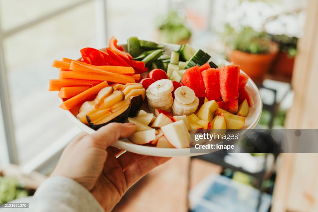 Raw vegetables and fruit thats good for gut health microbiome