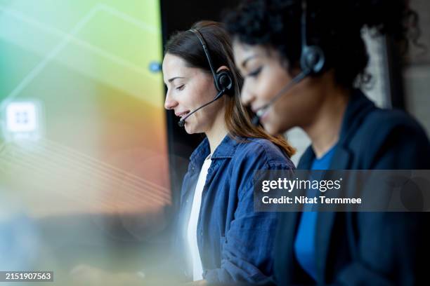 customer service oriented to improve brand awareness and stay competitive on the market share. the product help desk discusses and advises customers via web service at a customer care service center. - flexible screen stock pictures, royalty-free photos & images