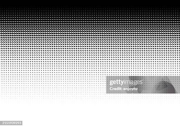 ilustraciones, imágenes clip art, dibujos animados e iconos de stock de black half tone gradient dots pattern fade - desigual con textura