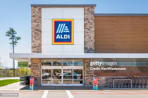 escaparate de aldi - letrero de tienda fotografías e imágenes de stock