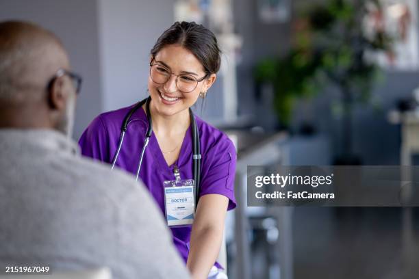 senior medical check-up - nurse stockfoto's en -beelden