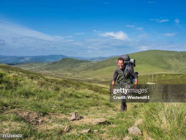 uk, scotland, male hiker in cairngorm mountains - cairngorms national park stock pictures, royalty-free photos & images