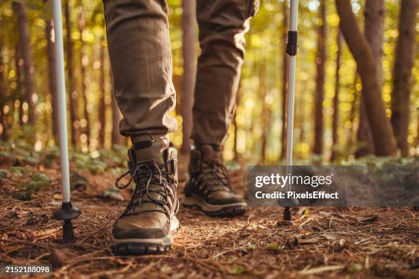 hiking brings him closer to nature - ledematen lichaamsdeel stockfoto's en -beelden