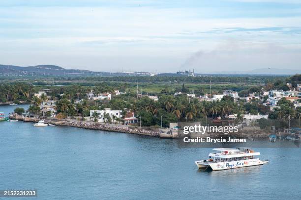 tour boat in the mazatlán harbor - mazatlan stock pictures, royalty-free photos & images