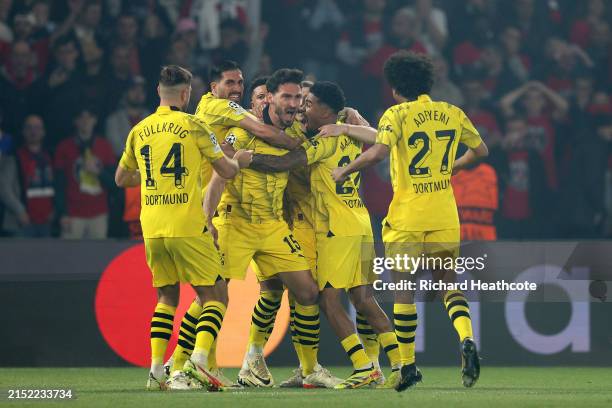 Mats Hummels of Borussia Dortmund celebrates scoring his team's first goal during the UEFA Champions League semi-final second leg match between Paris...