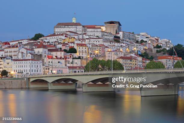 coimbra skyline - portugal - coimbra district stockfoto's en -beelden
