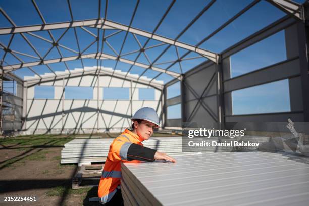 Civil Cladding 133 Builder Cladding Stock Photos, High-Res Pictures, and Images ...