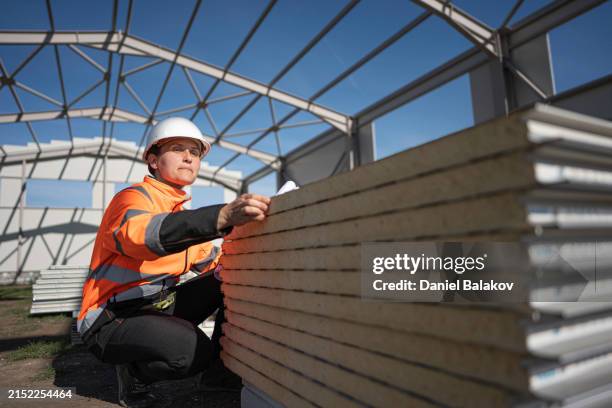 Cladding Enginner 133 Builder Cladding Stock Photos, High-Res Pictures, and Images ...