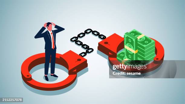 ilustraciones, imágenes clip art, dibujos animados e iconos de stock de corrupción financiera, delitos económicos, delitos de cuello blanco, sospechosos detenidos o sancionados, empresarios arrepentidos que ganan dinero por medios criminales isométricos de pie dentro de las esposas - corrupción