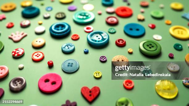variety in view: buttons on green background, highlighting concept of diversity and choice - loja de miudezas imagens e fotografias de stock