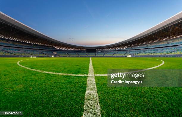 soccer field at dusk - terrain de foot photos et images de collection