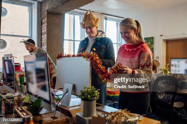 decorar la oficina - decorar fotografías e imágenes de stock