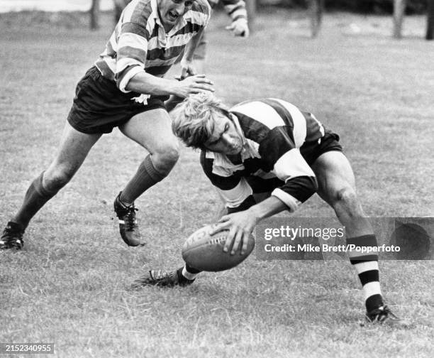 Bill Gittings of Sale passes the ball during the rugby union match between Sale and Coventry at Heywood Road on September 23, 1972 in Sale, Greater...
