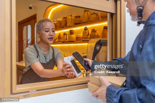 delivery man pick up food from cafe - drive through stock pictures, royalty-free photos & images