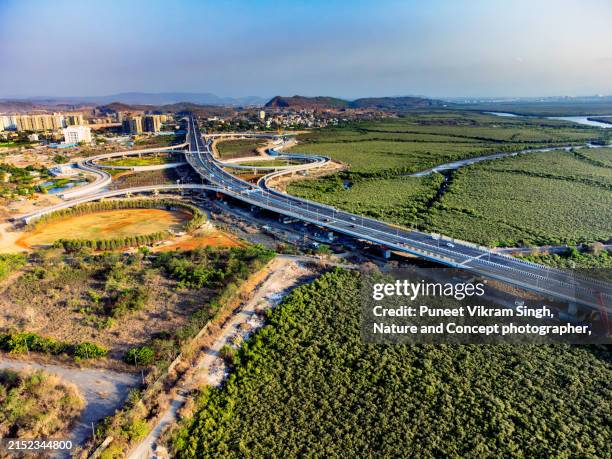 mthl or mumbai trans harbour link / atal bihari vajpayee sewri nhava sheva atal setu, a 6 lane elevated highway bridge connecting mumbai with navi mumbai it's satellite city is a longest sea bridge in india. the skyline of ulwe is visibly seen at top. - elevated road stock pictures, royalty-free photos & images