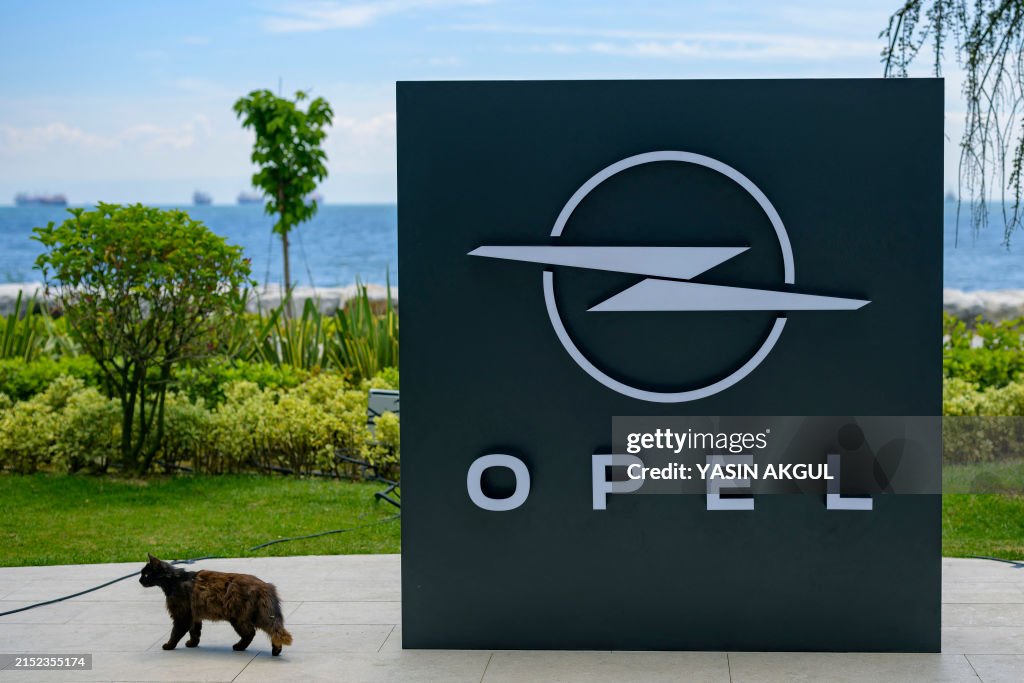TURKEY-TRANSPORT-AUTO-OPEL-SHOW