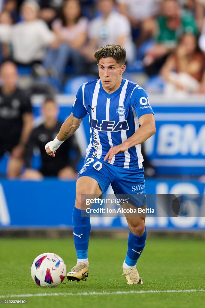 Giuliano Simeone of Deportivo Alaves with the ball during the
