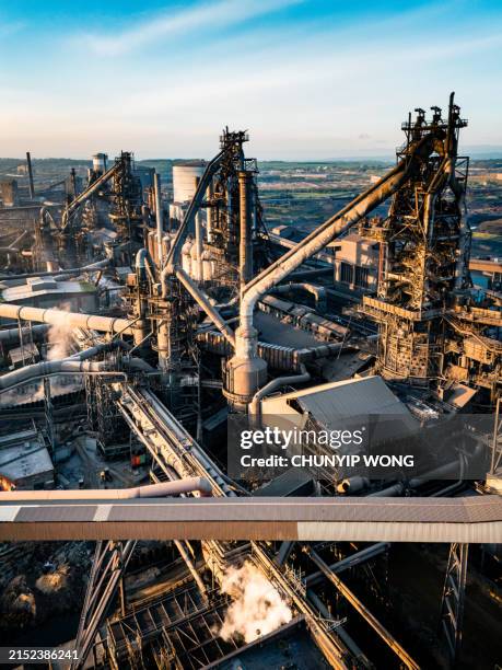 luftaufnahme der stahlwerksindustrie in scunthorpe, großbritannien - hochofen stock-fotos und bilder