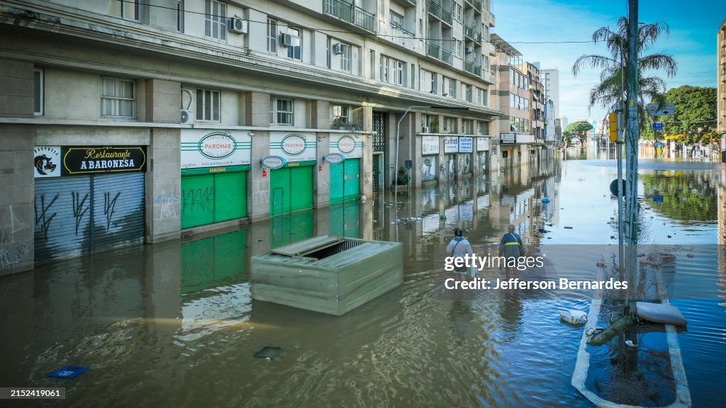 Guaiba River Swelling Threatens Porto Alegre After Days of Heavy Rain