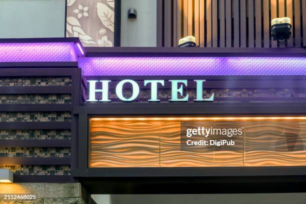 stylish love hotel signage with modern lighting in yokohama - confidential englischer begriff stock-fotos und bilder