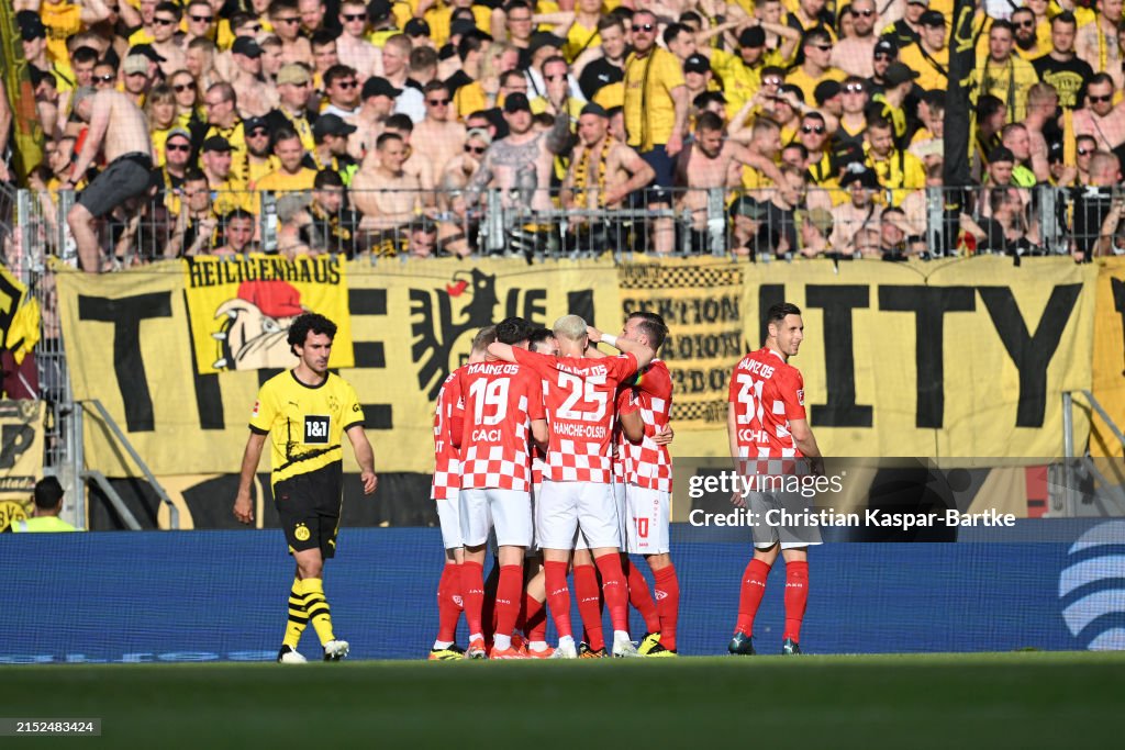 1. FSV Mainz 05 v Borussia Dortmund - Bundesliga