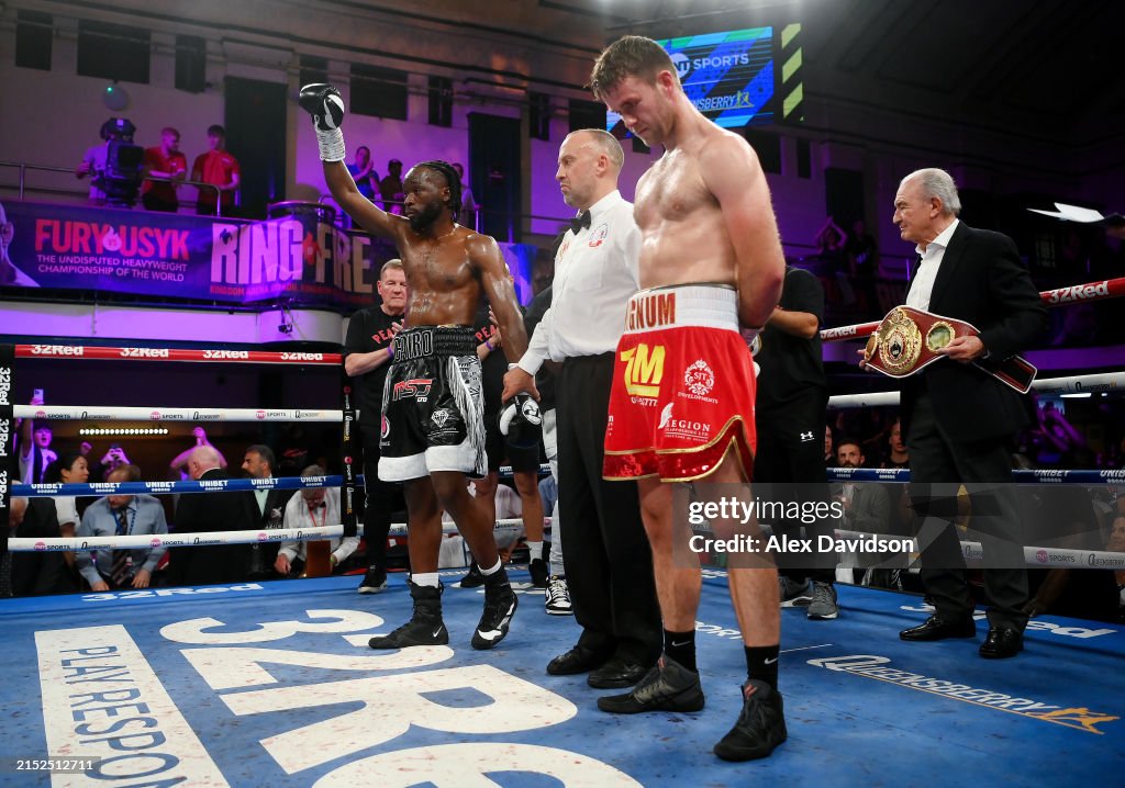Dignum Denzel Bentley celebrates victory after defeating Danny Dignum during ...