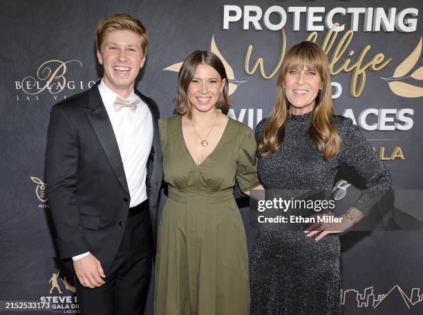 Robert Irwin, Bindi Irwin and Terri Irwin attend the Steve Irwin gala to support the Wildlife Warriors conservationist organization at Bellagio...