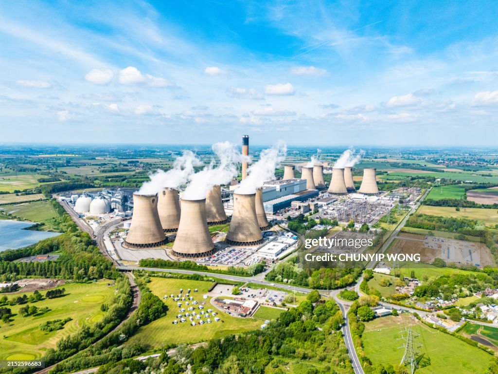Landschaftsaufnahme des Kraftwerks Drax mit Schadstoffemissionen