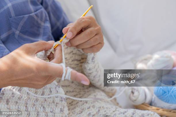 elderly woman crocheting in a handicraft course as a hobby or occupational therapy at nursing home - loja de miudezas imagens e fotografias de stock