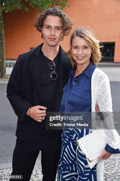 Jaron Ruland 3,145 Tina Ruland Photos & High Res Pictures - Getty Images