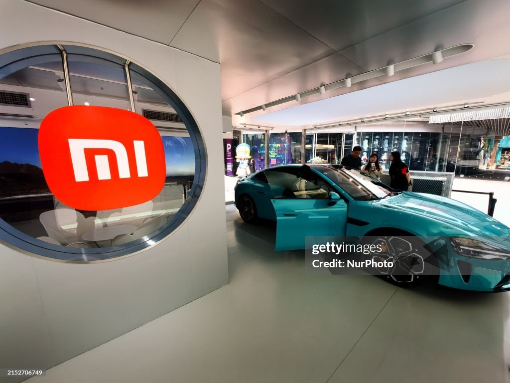 Citizens are experiencing the performance of a Xiaomi SU7 new energy ...