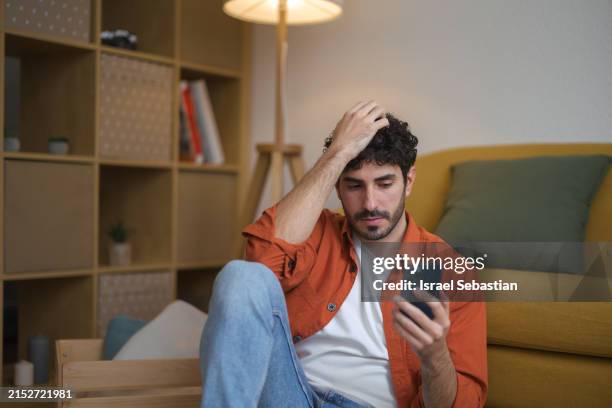 moment of receiving bad news. - preocupado imagens e fotografias de stock