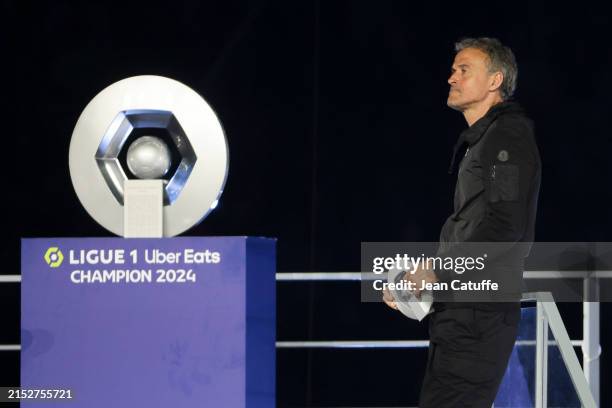 Coach Luis Enrique during the trophy ceremony for the 12th French Ligue 1 championships title won by PSG following the Ligue 1 Uber Eats match...