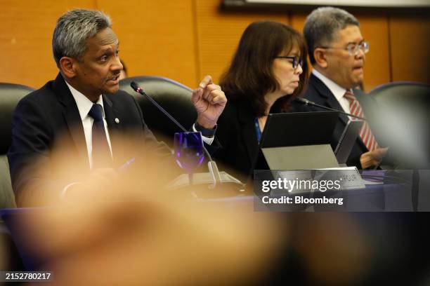 Sign Razheed Ghaffour 138 Bank Negara Malaysia News Conference Stock Photos, High-Res ...