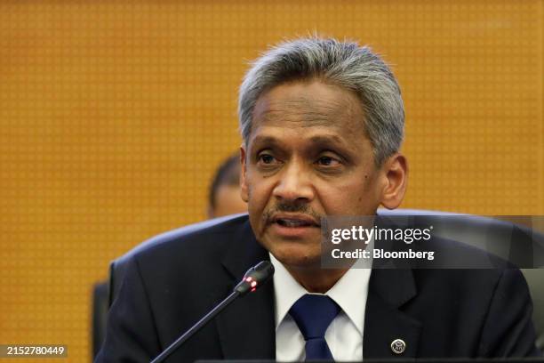 Sign Razheed Ghaffour 138 Bank Negara Malaysia News Conference Stock Photos, High-Res ...