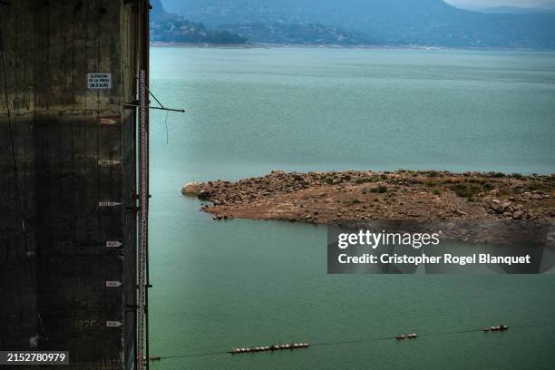 General view of the Valle de Bravo dam that presents less than thirty percent of its total capacity, one of its lowest levels on May 8, 2024 in Valle...