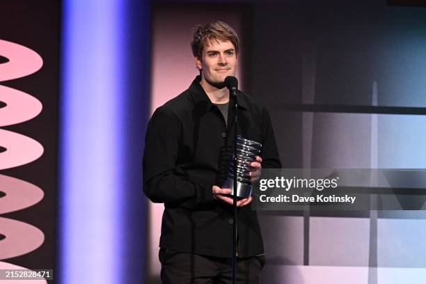 Tom Bender Singer Tom Bender Photos and Premium High Res Pictures - Getty Images