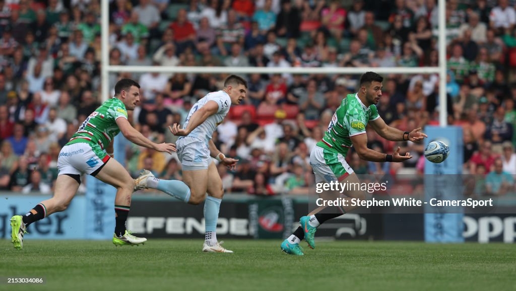 Leiscter Rugby Leicester Tigers' Dan Kelly chased by Exeter Chiefs' Joe Hawkins ...